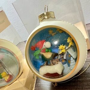 Peanuts: Snoopy and Friends 1979 - 1983 Panorama Ball Ornaments